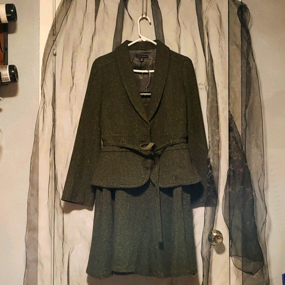 Banana Republic matching jacket and skirt size 6
